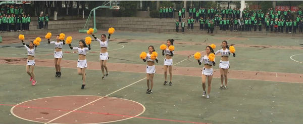 夏港中学:教育手牵手,家校心连心