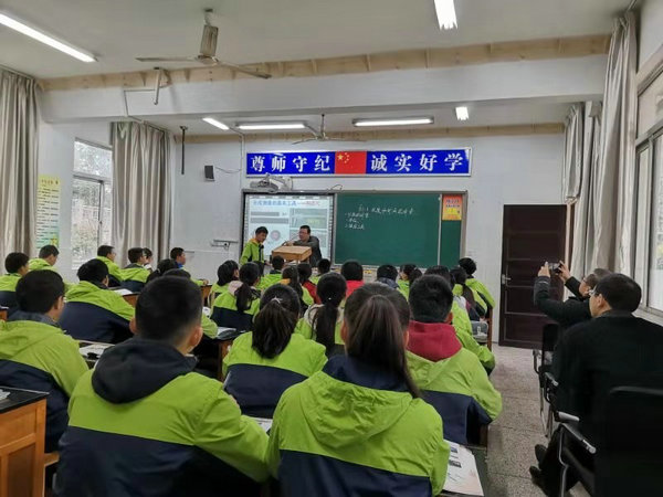 夏港中学沙场秋点兵课堂亮风采2019年物理骨干教师培训班教学比武活动