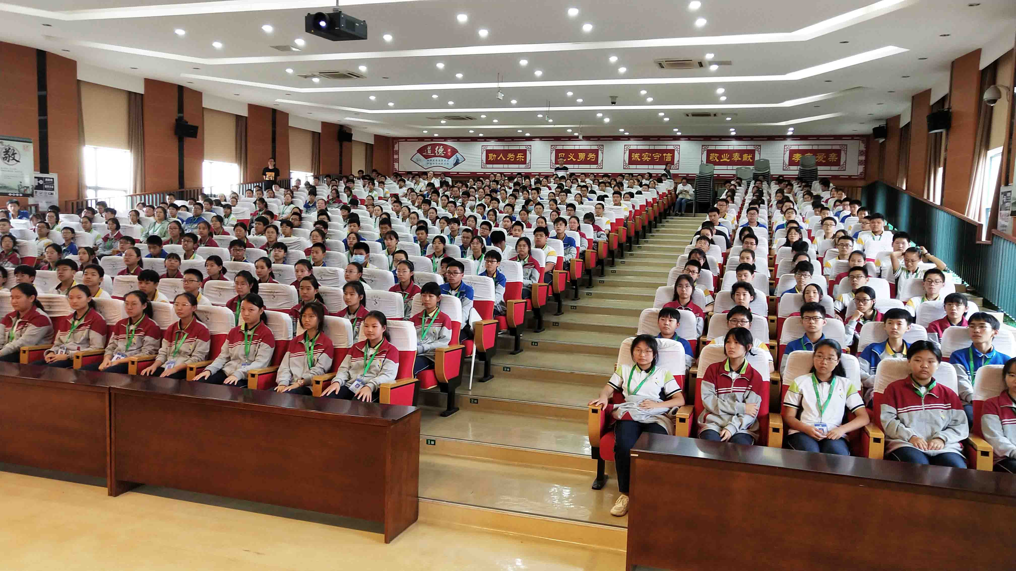 江阴教育网 - 云亭中学举办爱国主义教育讲座