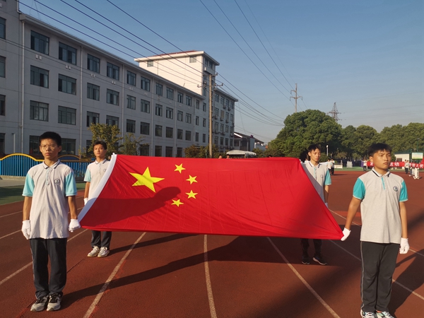 江阴教育网 夏港中学开展"向国旗敬礼"活动