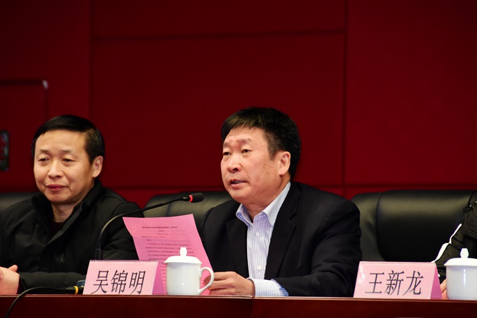 顾山中学修师德铸师魂丹心育桃李捐万资兴教育真情慰园丁