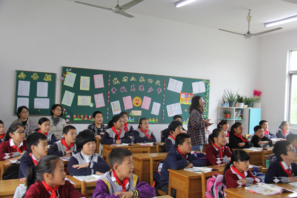 无锡市教科院对月城实验小学进行教学调研