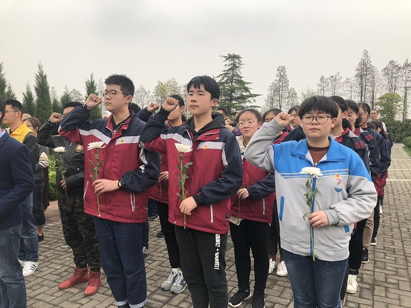 月城中学慎终追远忆先烈革命热血励青春