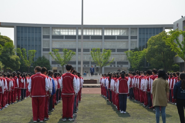 周庄中学举行防震疏散演练