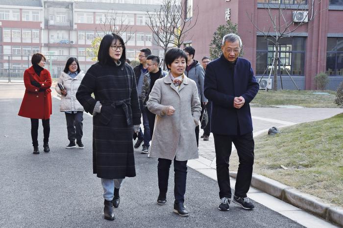 民进江阴市委主委金丹菁,副主委许建国,教育局党委副