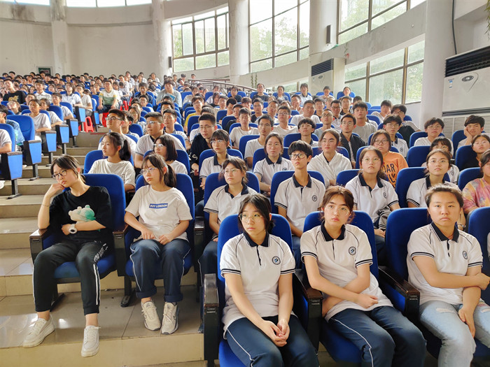 澄西中学用奋斗书写青春用拼搏成就梦想